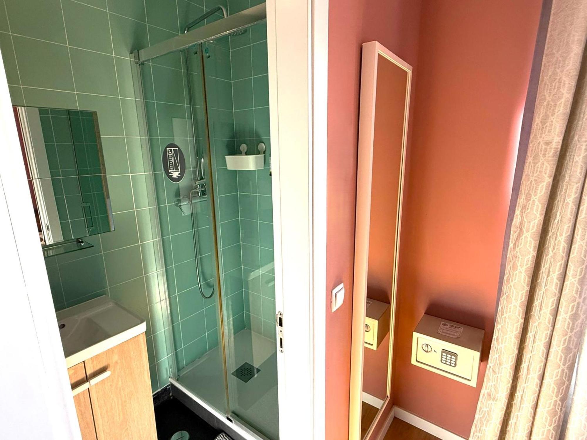Double Room Private Bathroom