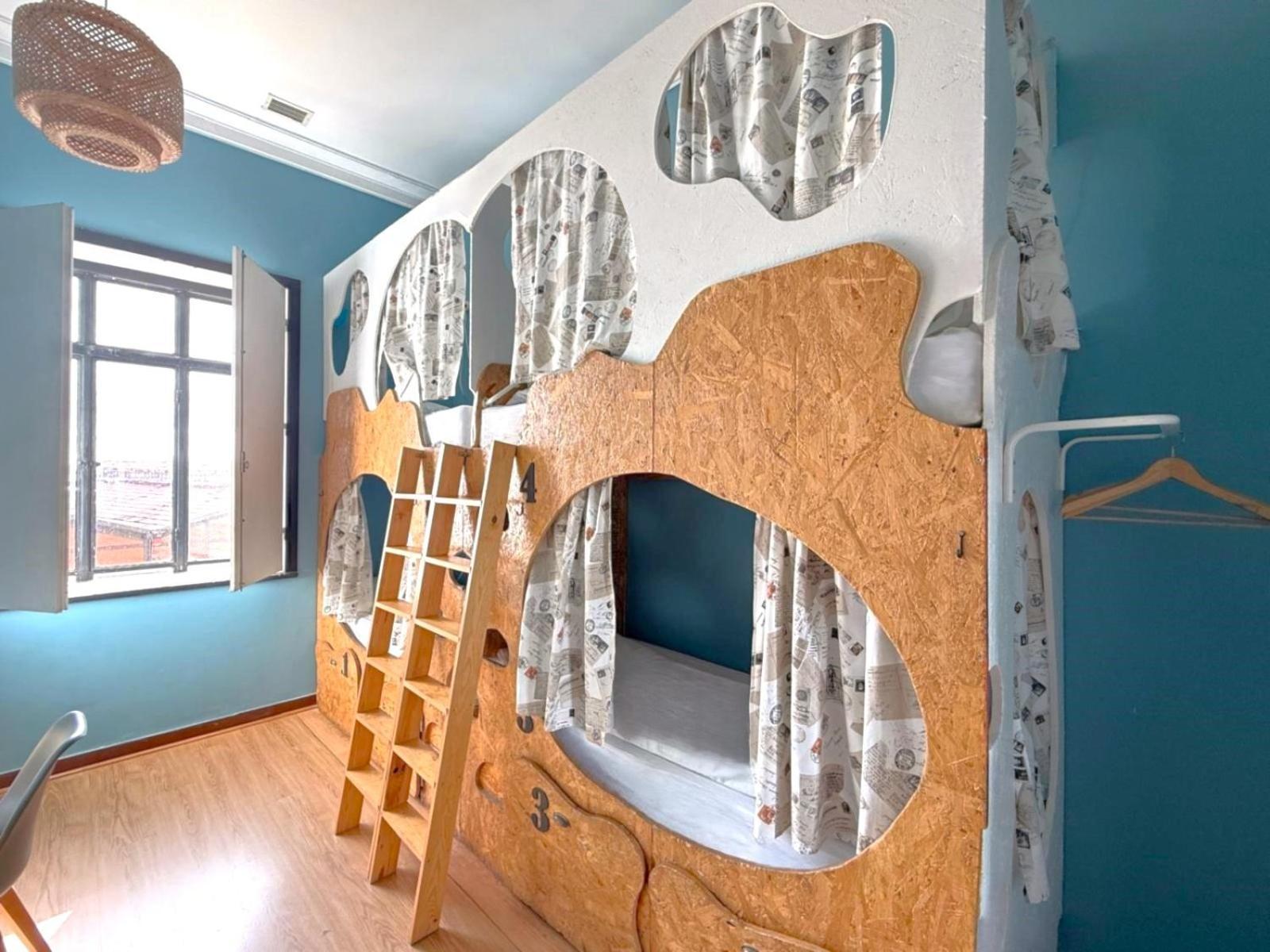 Bunk Bed 4-Bed Mixed Dormitory Room