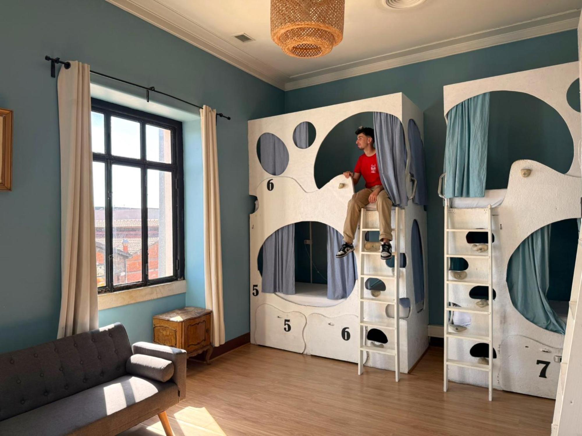 Bunk Bed 10-Bed Mixed Dormitory Room